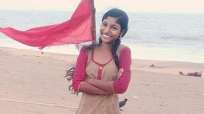 மாதவிடாய் பற்றி கவிதை எழுதி ஃபேஸ்புக்கில் பகிர்ந்த கேரள மாணவிக்கு மிரட்டல்!