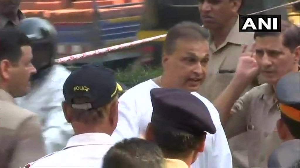 நடிகை ஸ்ரீதேவியின் இறுதிச்சடங்கில் அனில் அம்பானி, அமிதாப் பச்சன், ஷாருக் கான் பங்கேற்பு! (படங்கள்)