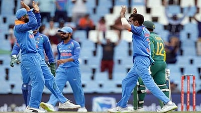 சாஹல் 5 விக்கெட்டுகள்: 118 ரன்களுக்கு சுருண்ட தென் ஆப்பிரிக்க