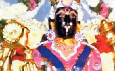 கனவில் வந்து சுடிதார் அலங்காரம் செய்ய சொன்ன அம்மன்: குருக்கள் கொடுக்கும் விளக்கம்!