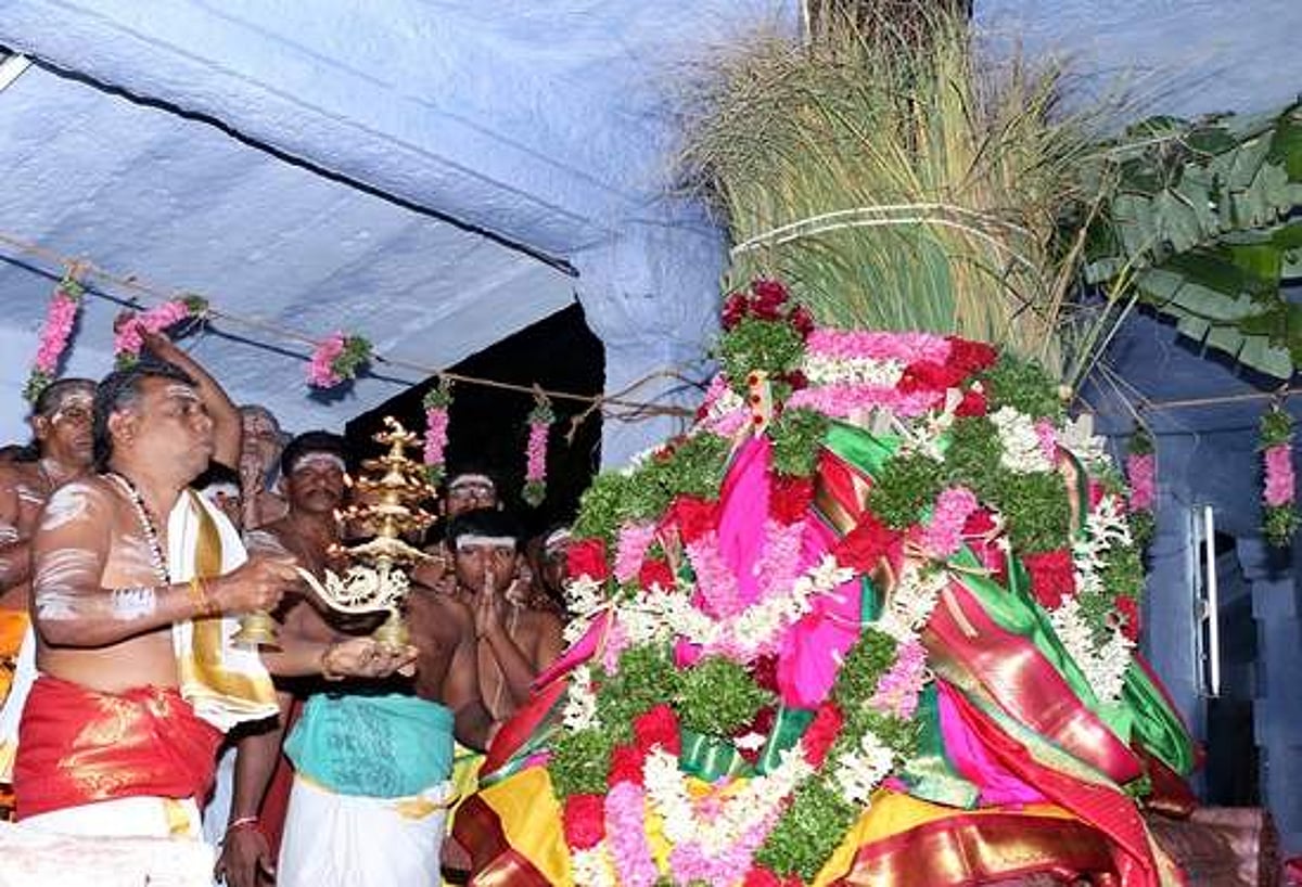 திருச்செந்தூர் வெயிலுகந்தம்மன் கோயிலில் மாசித்திருவிழா கொடியேற்றத்துடன் தொடக்கம்