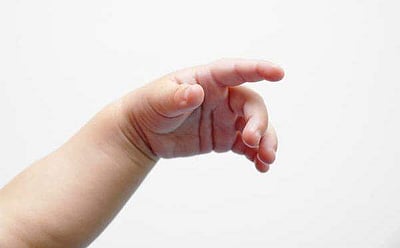 பாலுக்காக அழுத குழந்தையை கழுத்தறுத்துக் கொன்ற  தாய்!