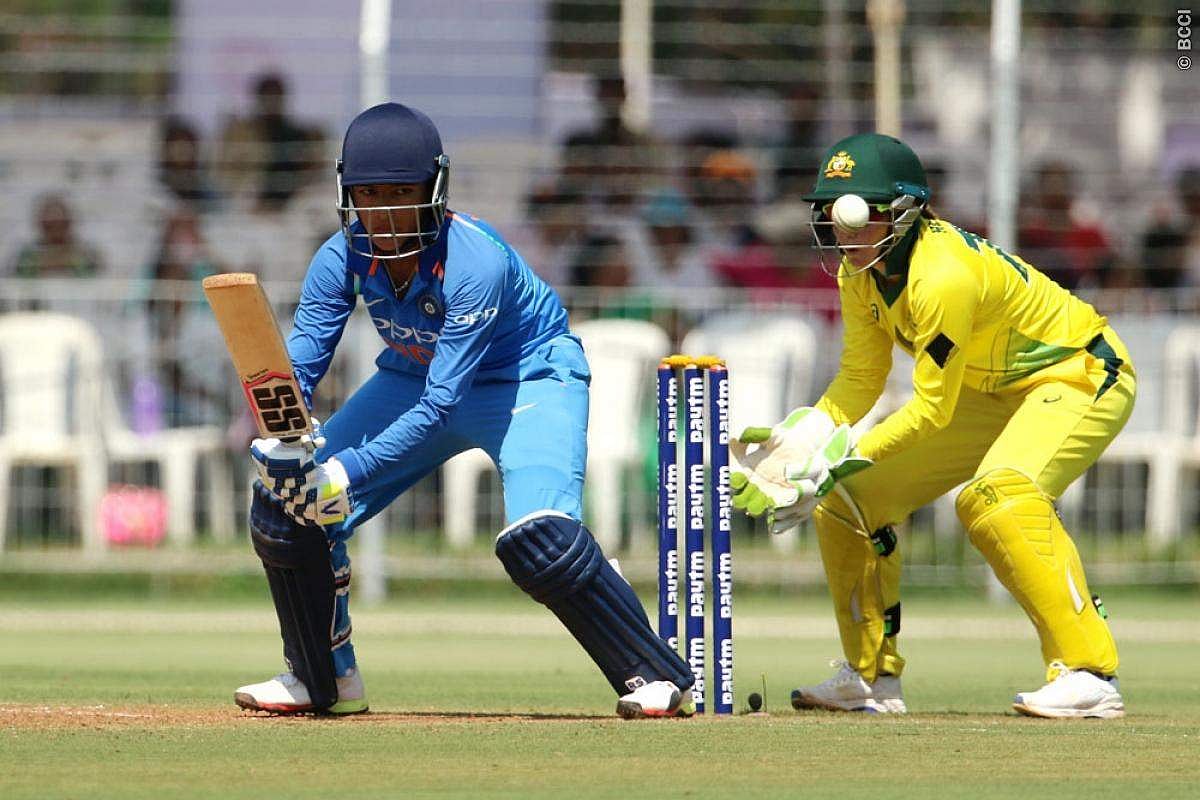 ஒருநாள் போட்டி: 200 ரன்களுக்கு ஆட்டமிழந்த இந்திய மகளிர் அணி! 