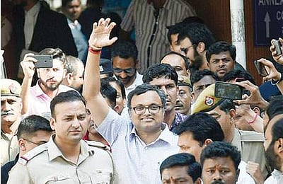 ஏர்செல் - மேக்ஸிஸ் வழக்கு: கார்த்தி சிதம்பரம் கைதுக்கு இடைக்காலத் தடை