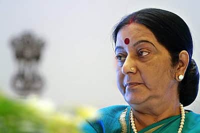 என் குழந்தையுடன் சேர்த்து வையுங்கள்: சுஷ்மா சுவராஜுக்கு ஒரு தாயின் உருக்கமான வேண்டுகோள் 