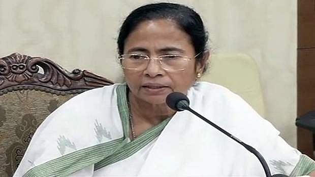 முடிவின் ஆரம்பம் துவங்கியது: பாஜக பின்னடைவு குறித்து மம்தா பானர்ஜி ட்வீட்