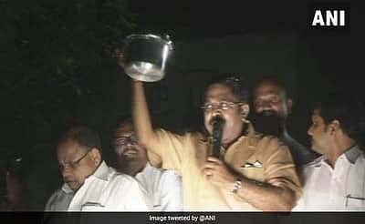 டிடிவி தரப்புக்கு குக்கர் சின்னம் ஒதுக்கீடு: முதல்வர் தரப்பில் உச்ச நீதிமன்றத்தில் மேல்முறையீடு! 