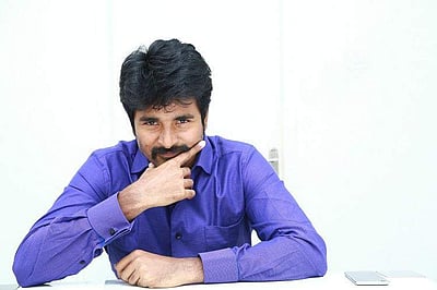  சிவகார்த்திகேயனின் பிறந்தநாளையொட்டி 'மிஸ்டர் லோக்கல்' பட டீசர் வெளியீடு 