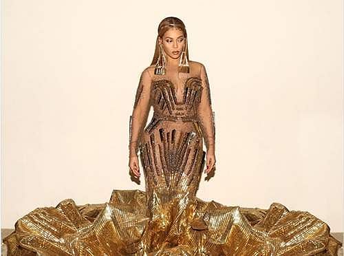 பிரபல அமெரிக்க பாப்பாடகி பியான்ஸ் நோல்ஸின் பிரமாண்ட தங்க கவுனை வடிவமைத்தது யார்?