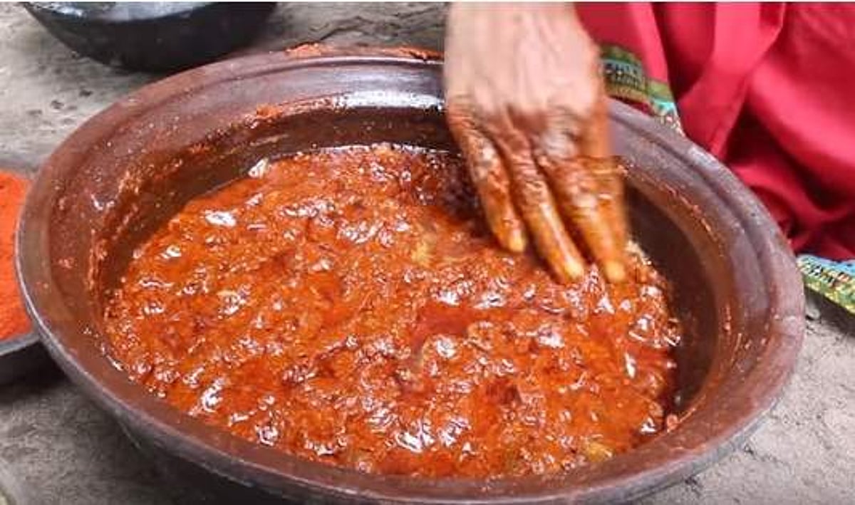 நாக்கு ருசிக்க ஆந்திர ஸ்பெஷல் ஸ்பைஸி சிக்கன் ஊறுகாய் செய்வது எப்படி?