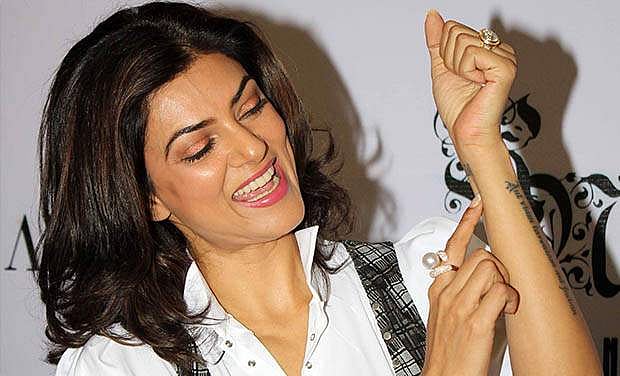 புலியையும் தாமரையையும் தனது உடலில் டாட்டூ போட்டுக்கொண்ட பிரபல நடிகை!