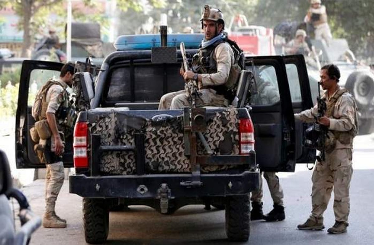 காபூலில் தற்கொலைப்படை தாக்குதல்: 10 பேர் பலி