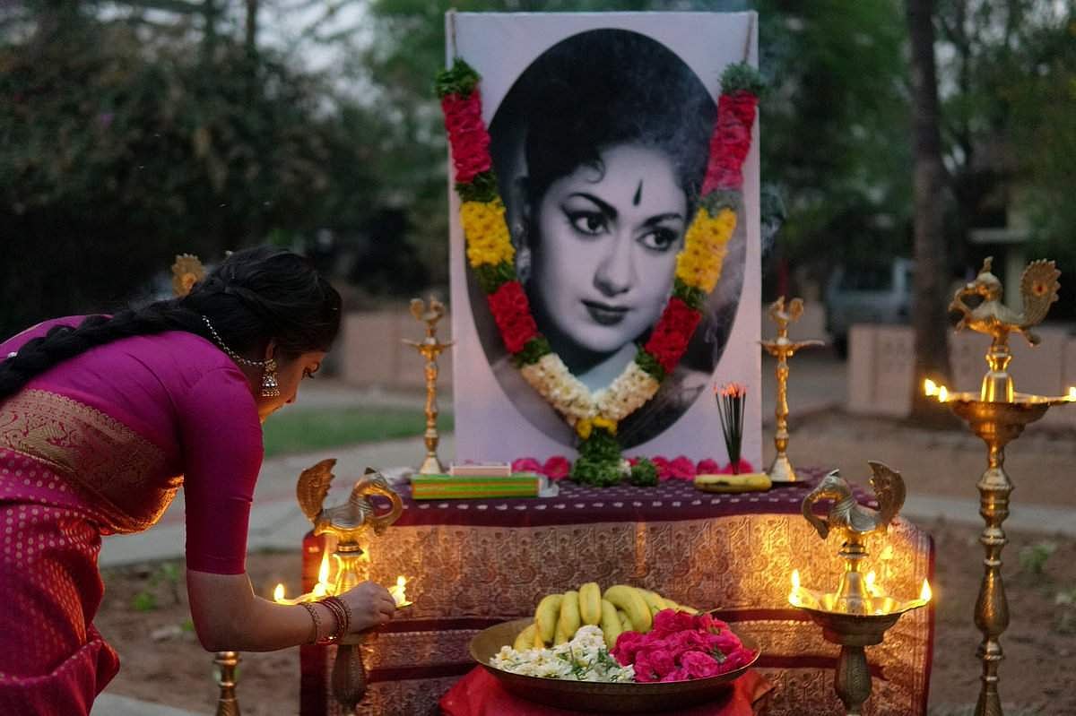 'நடிகையர் திலகம்' படப்பிடிப்பு நிறைவு: கீர்த்தி சுரேஷ் உருக்கம்!