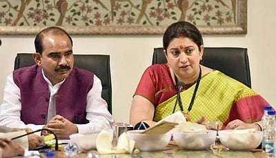 2020-ல் இந்தியா பட்டு உற்பத்தியில் தன்னிறைவு பெற்ற நாடாக விளங்கும்: அமைச்சர் ஸ்மிருதி இராணி 