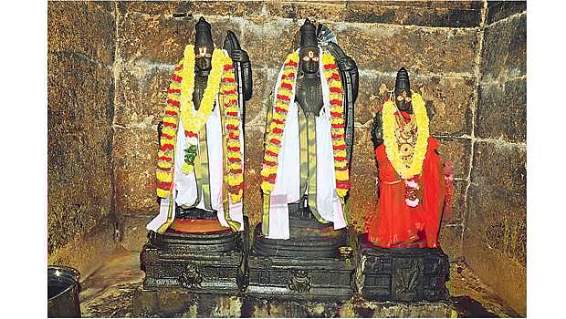 இழந்த பதவியை மீட்டுத்தரும் பட்டாபிஷேக ராமர்!