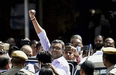 ஏர்செல் மேக்ஸிஸ் வழக்கு: கார்த்தி சிதம்பரத்துக்கு நிபந்தனை ஜாமீன்