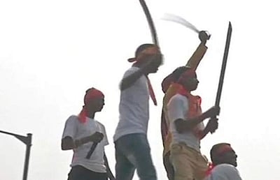 ராம நவமி ஊர்வலத்தில் பட்டாக் கத்திகளுடன் வந்த இந்துத்துவா இயக்கங்கள்!