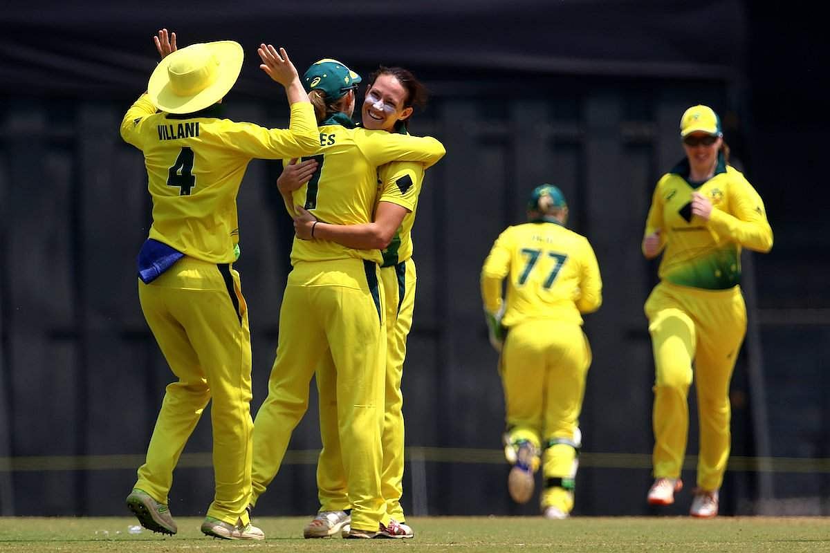 டி20: இந்திய மகளிர் அணிக்கு எதிராக ஹாட்ரிக் எடுத்த ஆஸி. வீராங்கனை!