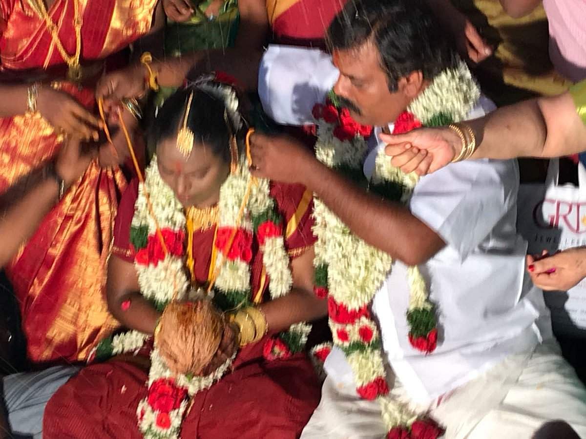 தேன்மொழியைத் திருமணம் செய்தார் நடிகர் முனிஷ்காந்த்! (படங்கள்)