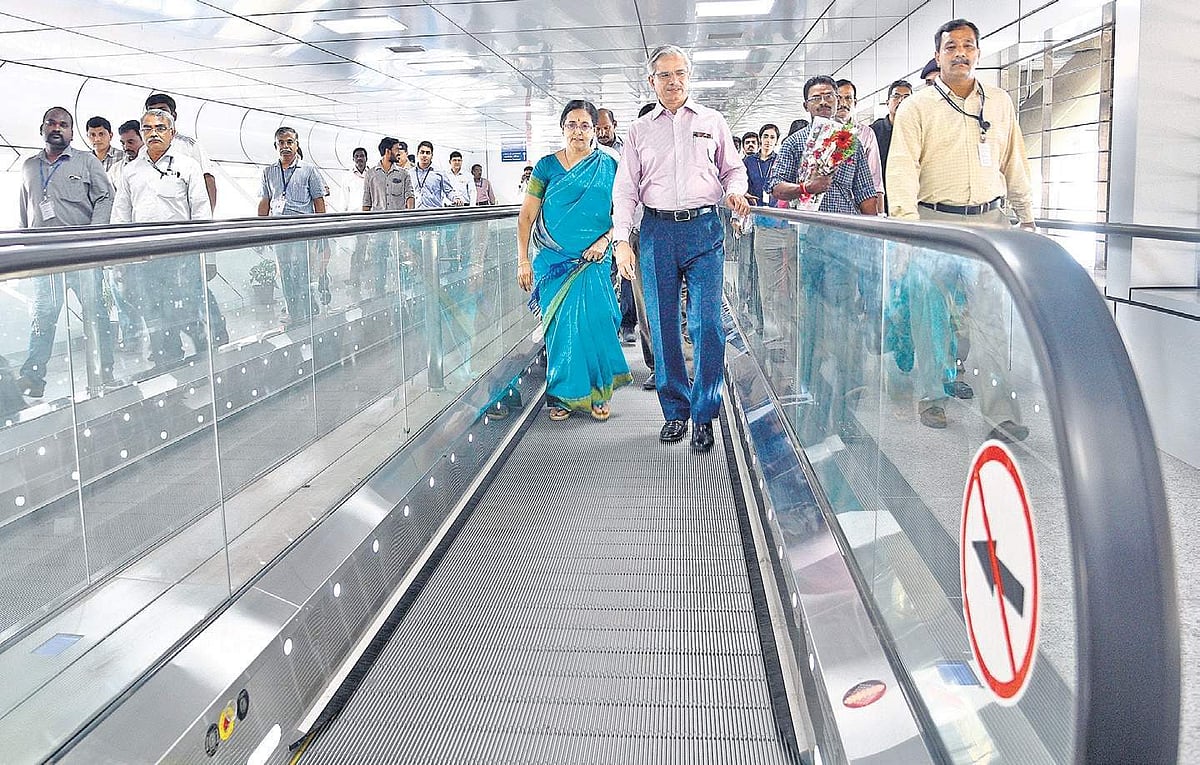 மெட்ரோ ரயில் நிலையத்தில் இருந்து ஏர் போர்டுக்கு நடக்க வேண்டாம்: வந்துவிட்டது வால்கலேட்டர்