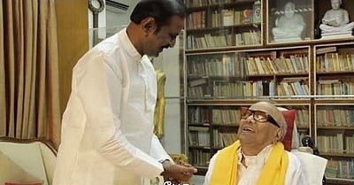 பிடர் கொண்ட சிங்கமே பேசு: கருணாநிதிக்காக வைரமுத்து வாசித்த உணர்ச்சிக் கவிதை! (விடியோ) 