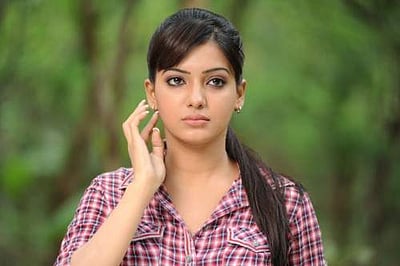 மண்டை காயவைக்கும் பொடுகுத் தொல்லையிலிருந்து விடுபட இதையெல்லாம் உடனடியாக செய்து பாருங்கள்!