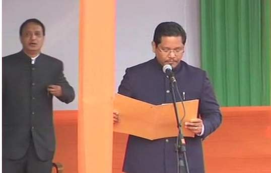 மேகாலய முதல்வராக தேசிய மக்கள் கட்சித் தலைவர் கான்ராட் சங்மா பதவியேற்பு