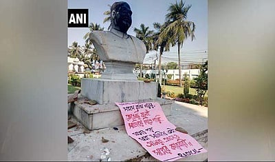 கொல்கத்தாவில் சேதப்படுத்தப்பட்ட பாஜகவின் ஆதார அமைப்பான ஜன சங்கத்தின் நிறுவனர் சிலை! 