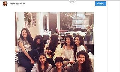 பிறந்தநாள் கொண்டாட்டப் புகைப்படங்களுக்காக இணையத்தில் கடுமையாக ட்ரால் செய்யப்படும் ஜான்வி கபூர்!