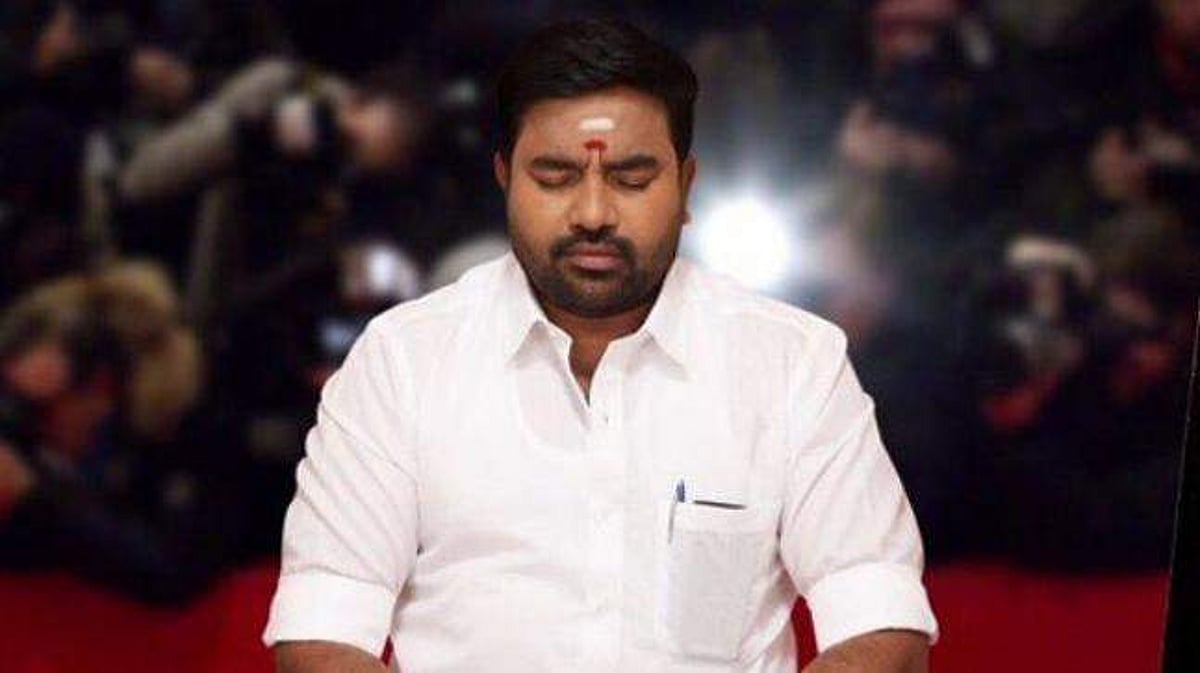 எவடா எவடா உன்னை பெத்தா பெத்தா? ஆண்களையும் கலாய்க்கும் தமிழ்படம் 2.0 படத்தின் கலக்கல் பாடல் (விடியோ)