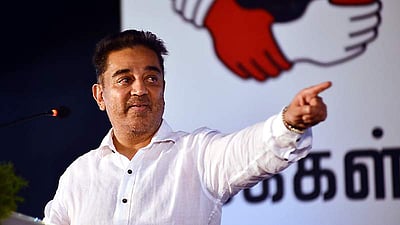 மக்களுடன் நான் கலக்கவிருந்த  பயணத்தை அரசியலாக்குகிறார்கள்: கமல் புகார்