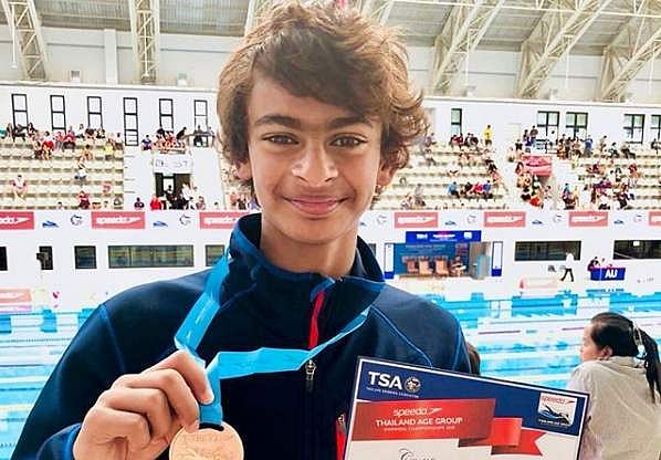 சர்வதேச நீச்சல் போட்டியில் வெண்கலம் வென்ற நடிகர் மாதவன் மகன்!