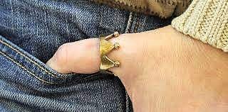 கட்டை விரலில் மோதிரம் அணிந்து கொள்வது சரியா தவறா?