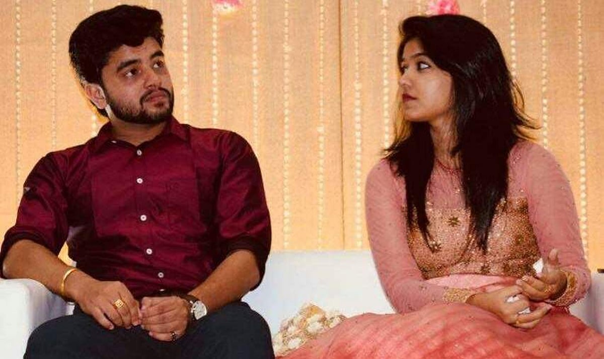 'ஜிமிக்கி கம்மல்' ஷெரிலுக்கு நிச்சயதார்த்தம் நடைபெற்றது! (படங்கள்)