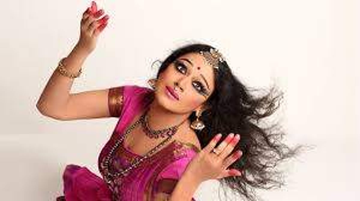 சாமுத்ரிகா லட்சணப்படி பெண்களின் தலைமுடி எப்படி இருக்க வேண்டும்?