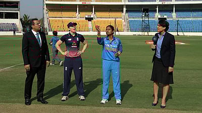 மகளிர் கிரிக்கெட்: மூன்றாவது ஒருநாள் போட்டியில் இங்கிலாந்து பேட்டிங்!