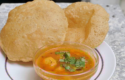 ஓட்டல் பூரி போல் உப்பலாக பூரி வேண்டுமா?