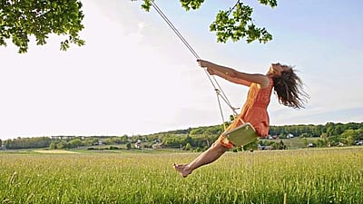 வாழ்க்கை சுத்த போர்னு தோணுதா? அப்போ வாங்க கொஞ்ச நேரம் கால் வீசி ஊஞ்சல் ஆடலாம்!