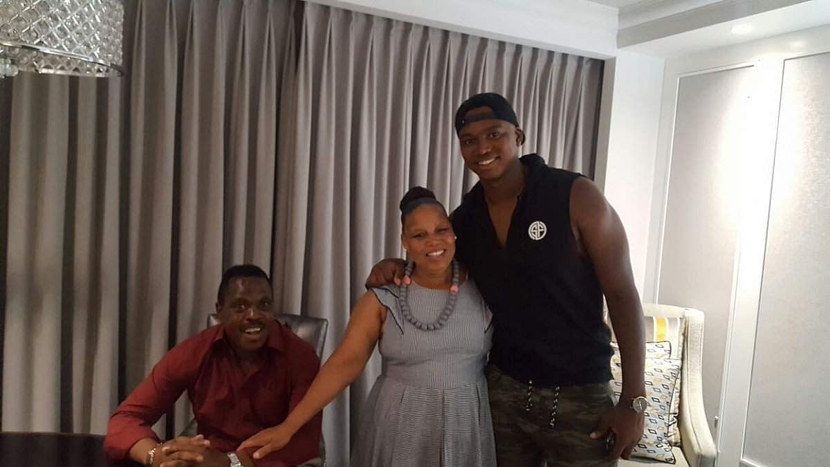 தந்தை மரணம்: நாடு திரும்புகிறார் சிஎஸ்கே வீரர்!