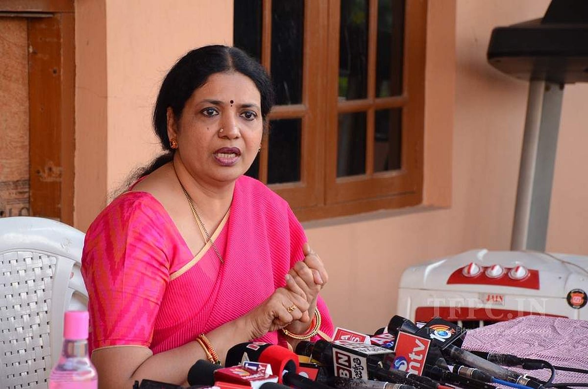 ஸ்ரீரெட்டி விவகாரத்தில் தன்னைச் சந்திக்கு இழுத்த சமூகப் போராளிக்கு நடிகை ஜீவிதா ராஜசேகரின் தடாலடி பதில்!