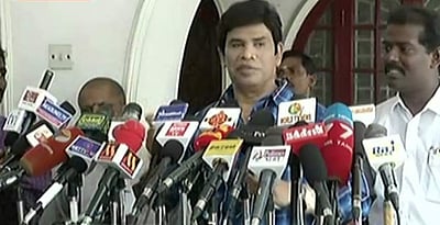 எதற்காக ரஜினியை வைத்து படம் எடுத்தார் பாரதிராஜா?: ஆனந்தராஜ் ஆவேசம்! 