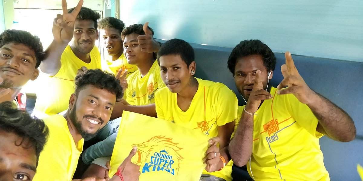 ஆயிரக்கணக்கான சிஎஸ்கே ரசிகர்களுடன் புணேவுக்குக் கிளம்பியது ‘விசில் போடு’ எக்ஸ்பிரஸ்! (படங்கள் & விடியோக்கள்)