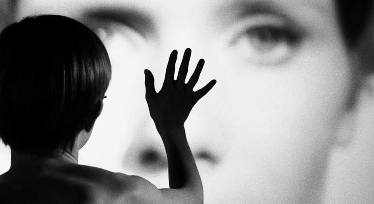 அடையாளம் அழித்தலின் ஆரம்ப நிலை (பெர்சோனா)