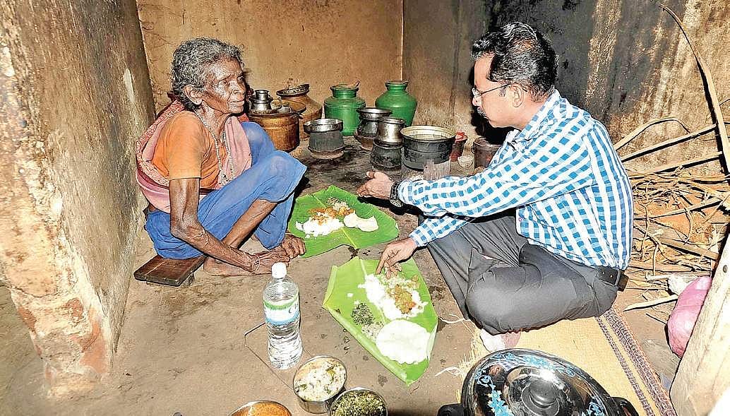 மூதாட்டியின் வீட்டுக்குச் சென்று உதவியதோடு, உணவை பகிர்ந்து சாப்பிட்ட கரூர் ஆட்சியர்