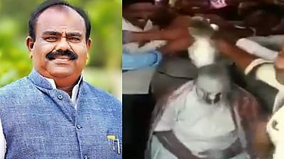 தெலுங்கானா பேரவைத் தலைவருக்கு பாலாபிஷேகம்