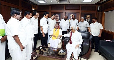 அண்ணா அறிவாலயத்தில் கருணாநிதி