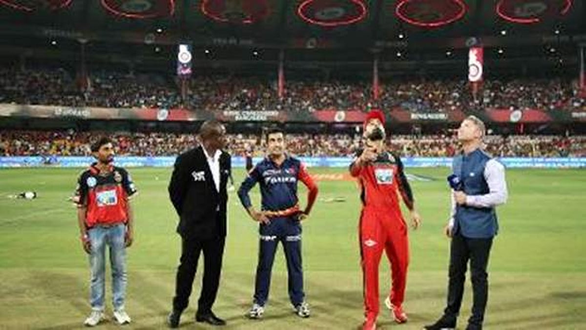 டாஸ் வென்ற விராட் கோலி மேட்ச் வெல்வாரா? டேர்டெவில்ஸ் முதல் பேட்டிங்