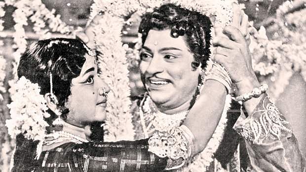 ஆனந்தத் தேன்காற்று தாலாட்டுதே - 49: காலத்தை வென்று நின்ற மாயவநாதன்!