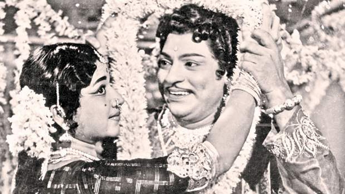 ஆனந்தத் தேன்காற்று தாலாட்டுதே - 49: காலத்தை வென்று நின்ற மாயவநாதன்!