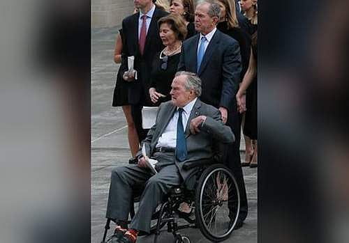 அமெரிக்க முன்னாள் அதிபர் ஜார்ஜ் புஷ் மருத்துவமனையில் அனுமதி